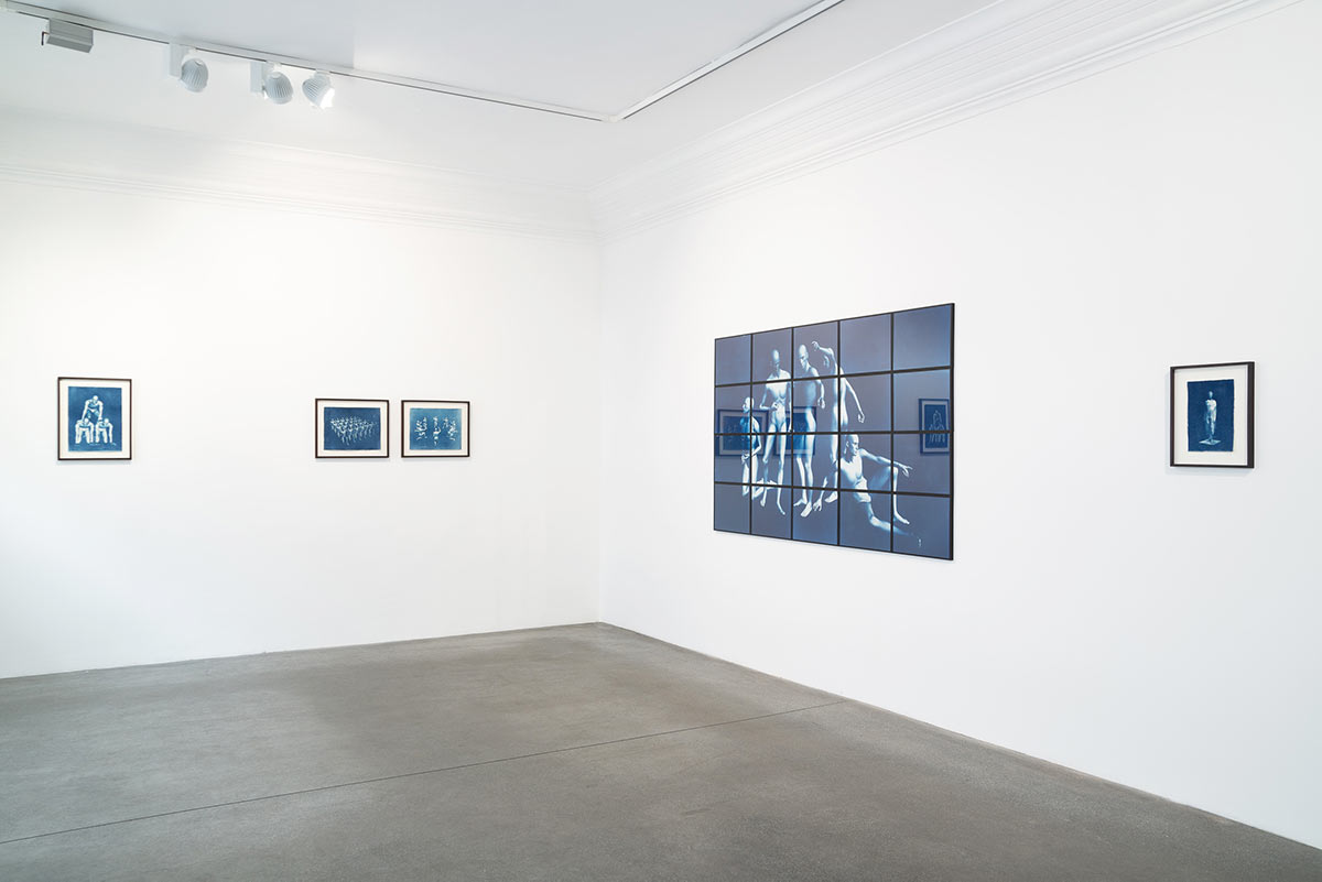 Cyanotpie auf Papier, Ausstellungsansicht, Engelage & Lieder, 2019, Dominik Geis