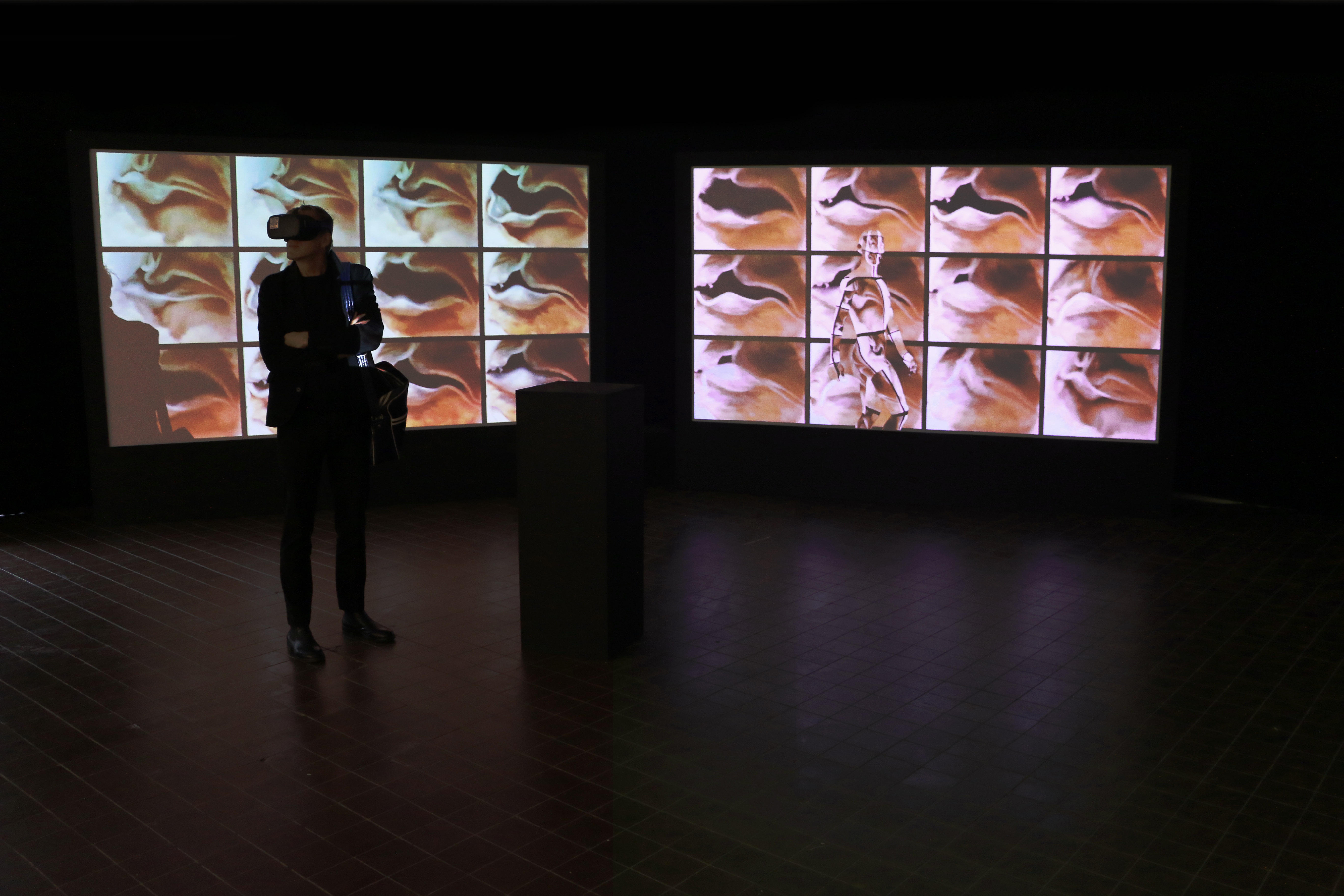 body vice, 360° Video + 2-Kanal-Videoinstallation, Ausstellungsansicht Welkunstzimmer, 2022